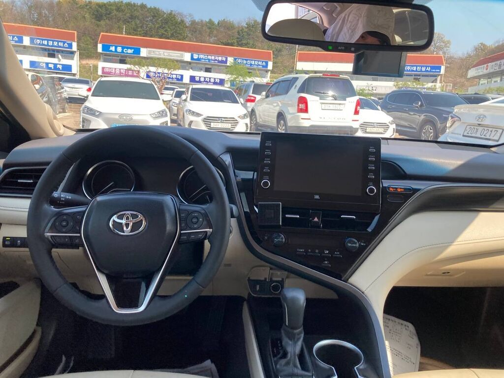 Toyota Camry: 2023 г., 2.5 л, Вариатор, Гибрид, Седан: фото 6