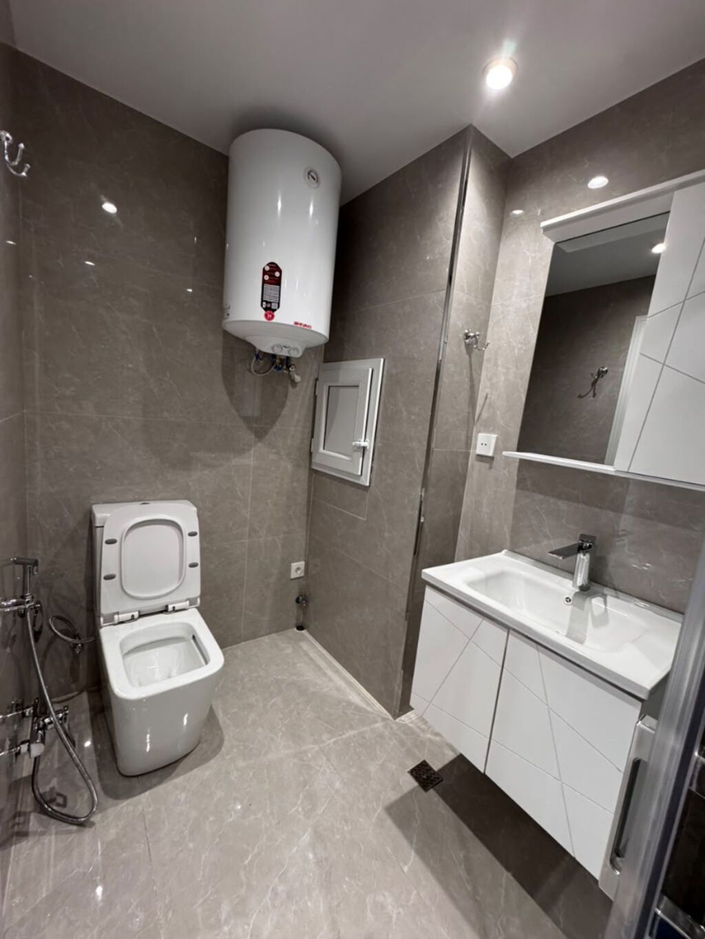 Bakı, Bakıxanov qəs., 3 otaqlı, Köhnə tikili, 60 kv. m