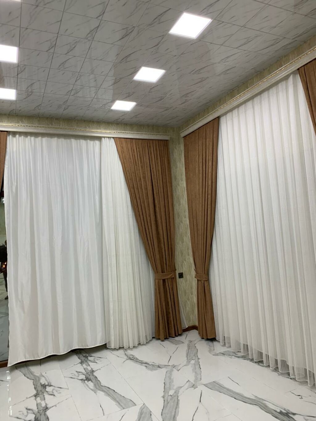 Villa – geniş həyət, hovuz və sauna - İki mərtəbəli, klassik üslubda