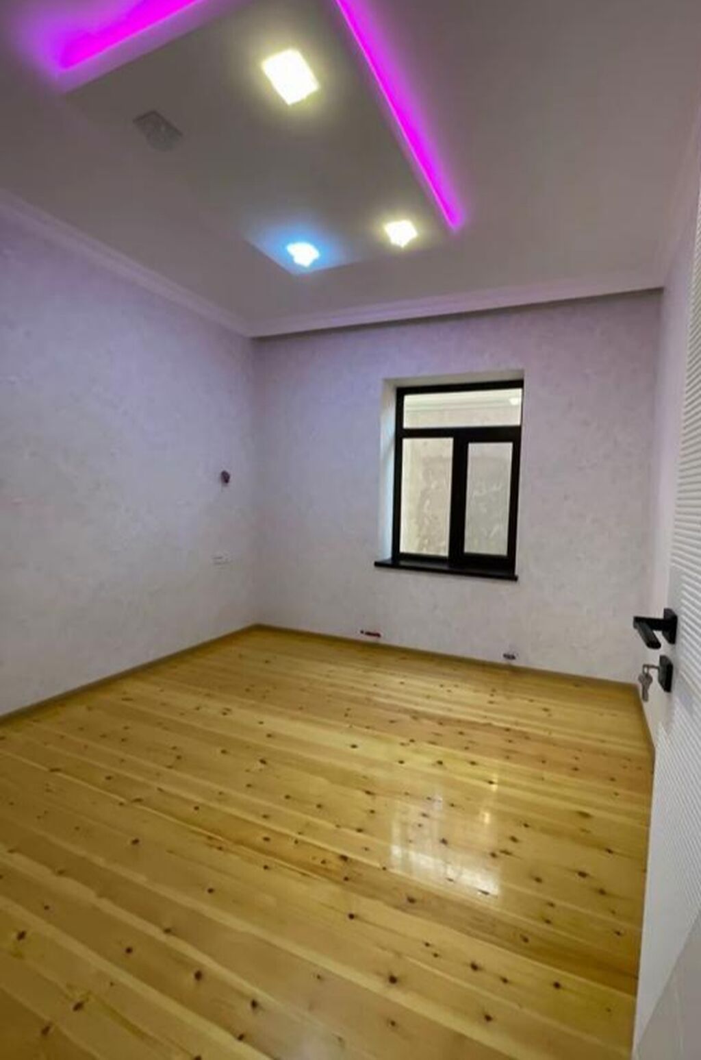 6 otaqlı, 280 kv. m, Kredit var, Yeni təmirli