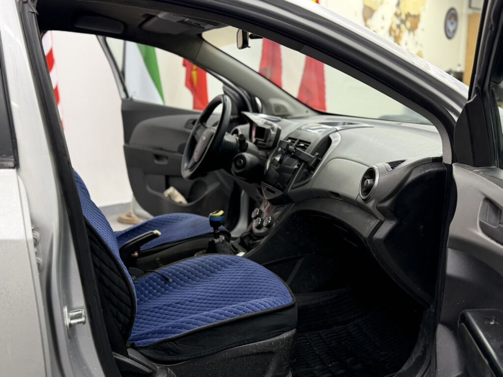 Chevrolet Aveo: 2012 г., 1.6 л, Механика, Бензин, Седан: фото 7
