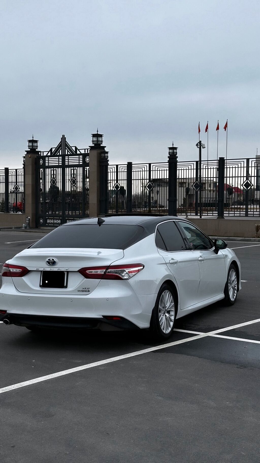 Toyota Camry: 2020 г., 2.5 л, Автомат, Гибрид, Седан: фото 4