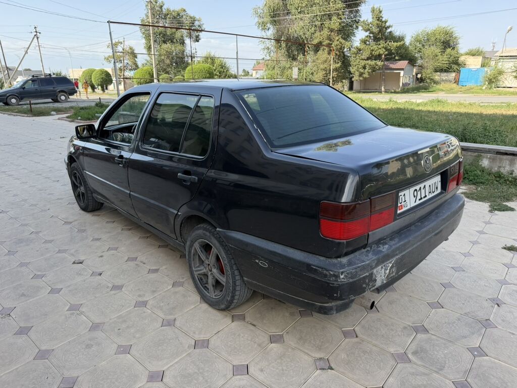Volkswagen Vento: 1993 г., 1.8 л, Механика, Бензин, Седан: фото 7