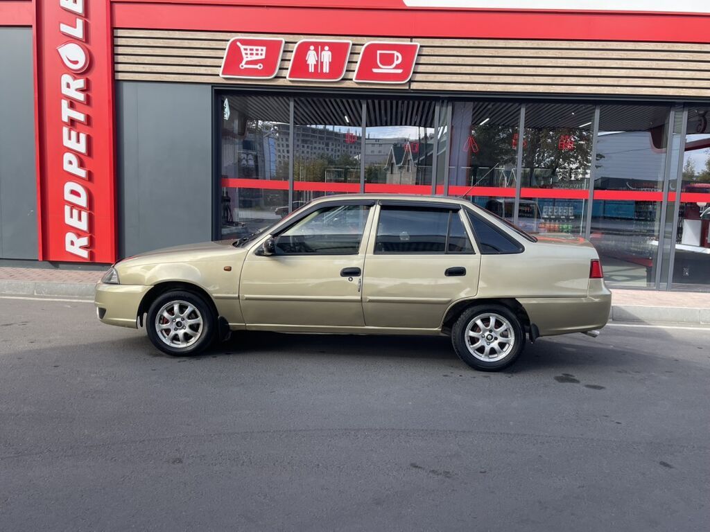 Daewoo Nexia: 2008 г., 1.5 л, Механика, Бензин, Седан: фото 4