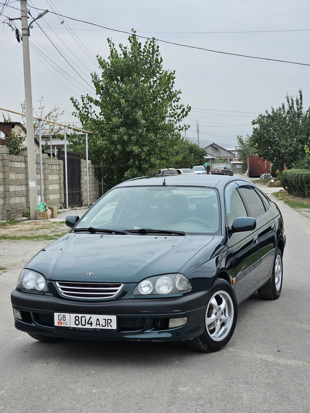 Toyota Avensis: 1998 г., 1.8 л, Механика, Бензин, Лифтбек: фото 1