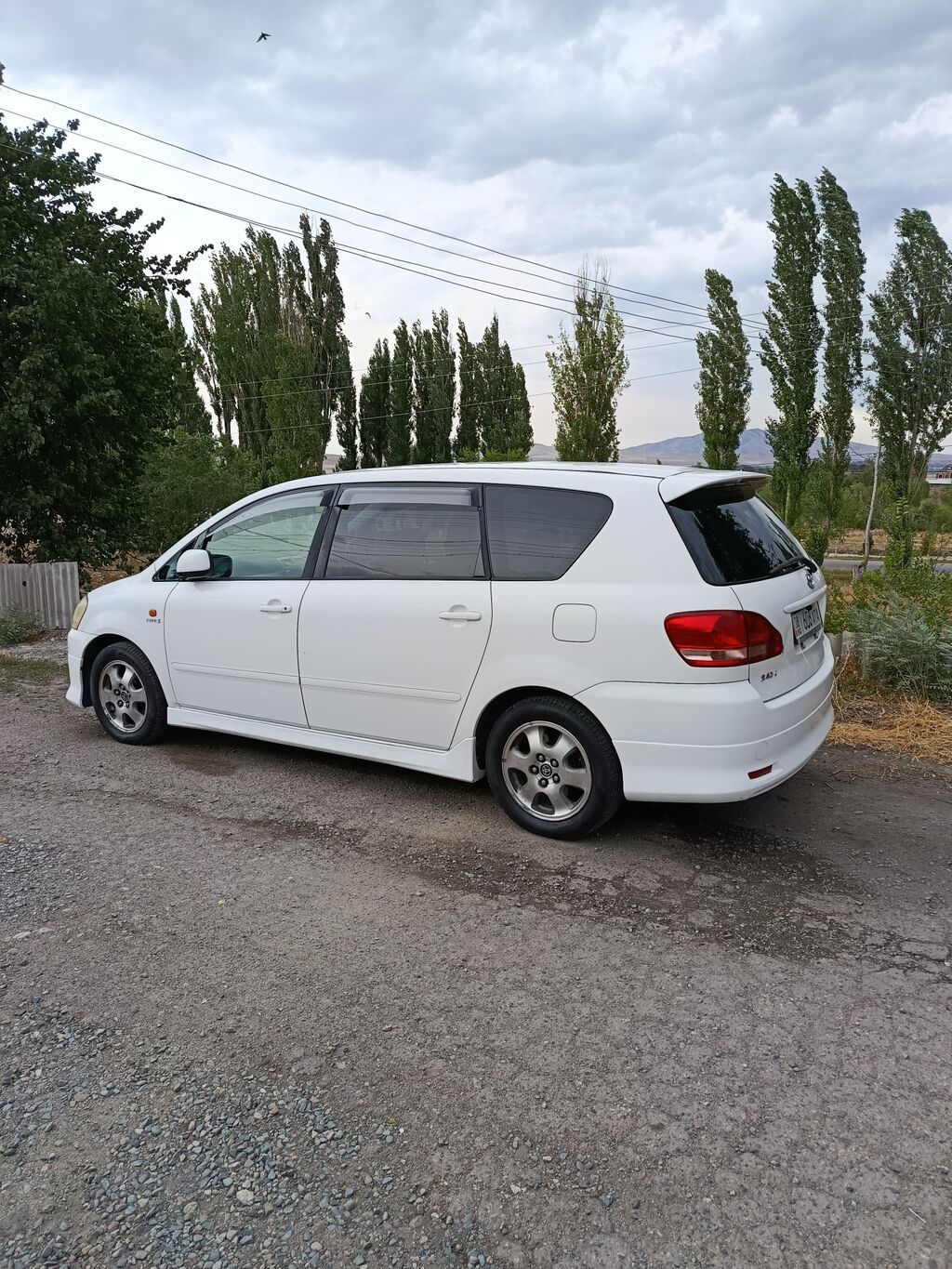 Toyota Ipsum: 2003 г., 2.4 л, Автомат, Газ, Минивэн: фото 6