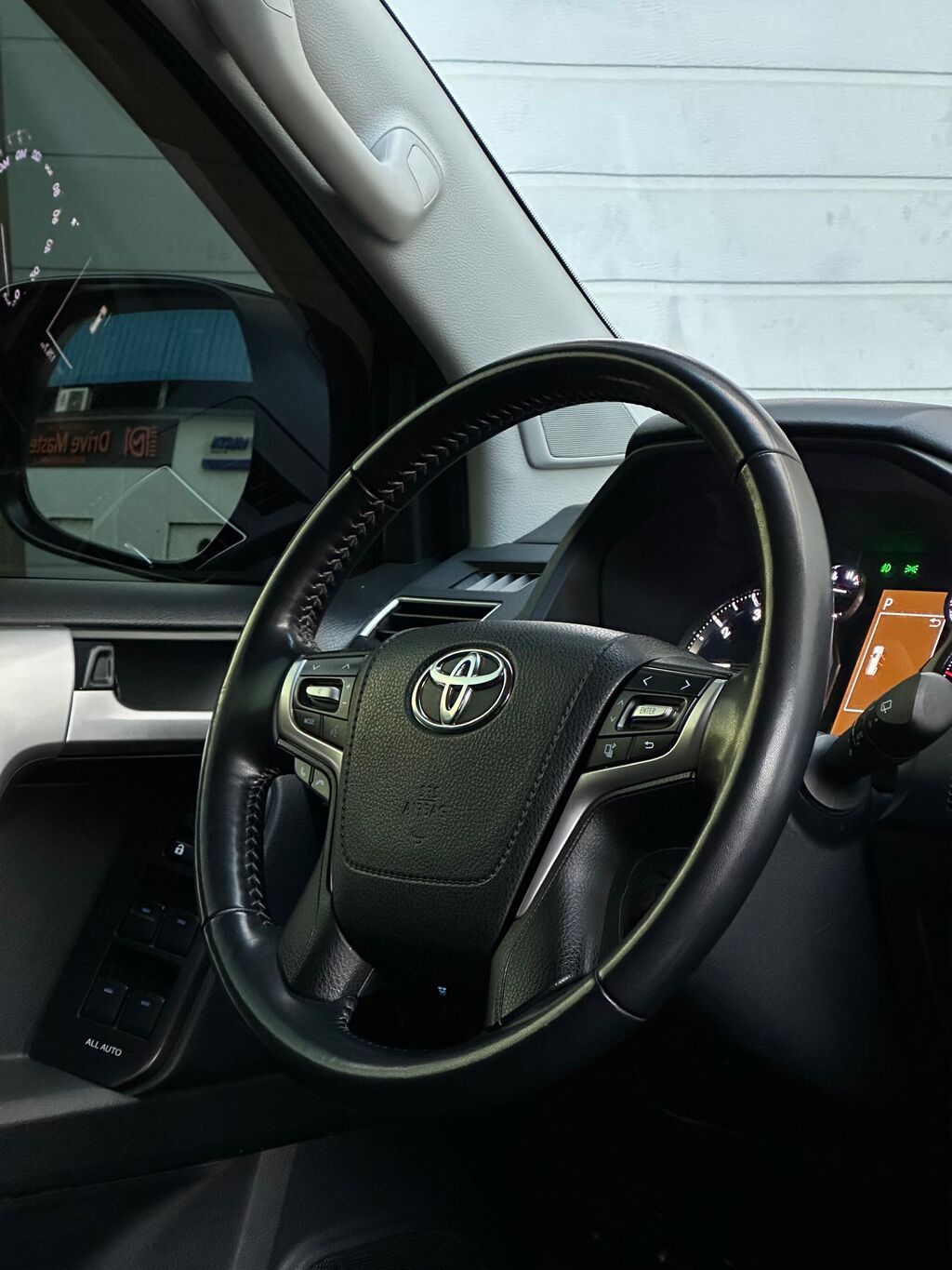 Toyota Land Cruiser Prado: 2022 г., 4 л, Автомат, Бензин, Внедорожник: фото 7