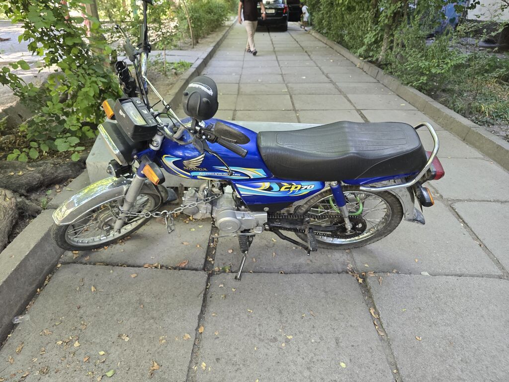 Мотоцикл Honda C70 (Cub) синего цвета - Легкий городской мопед-класс: фото 3