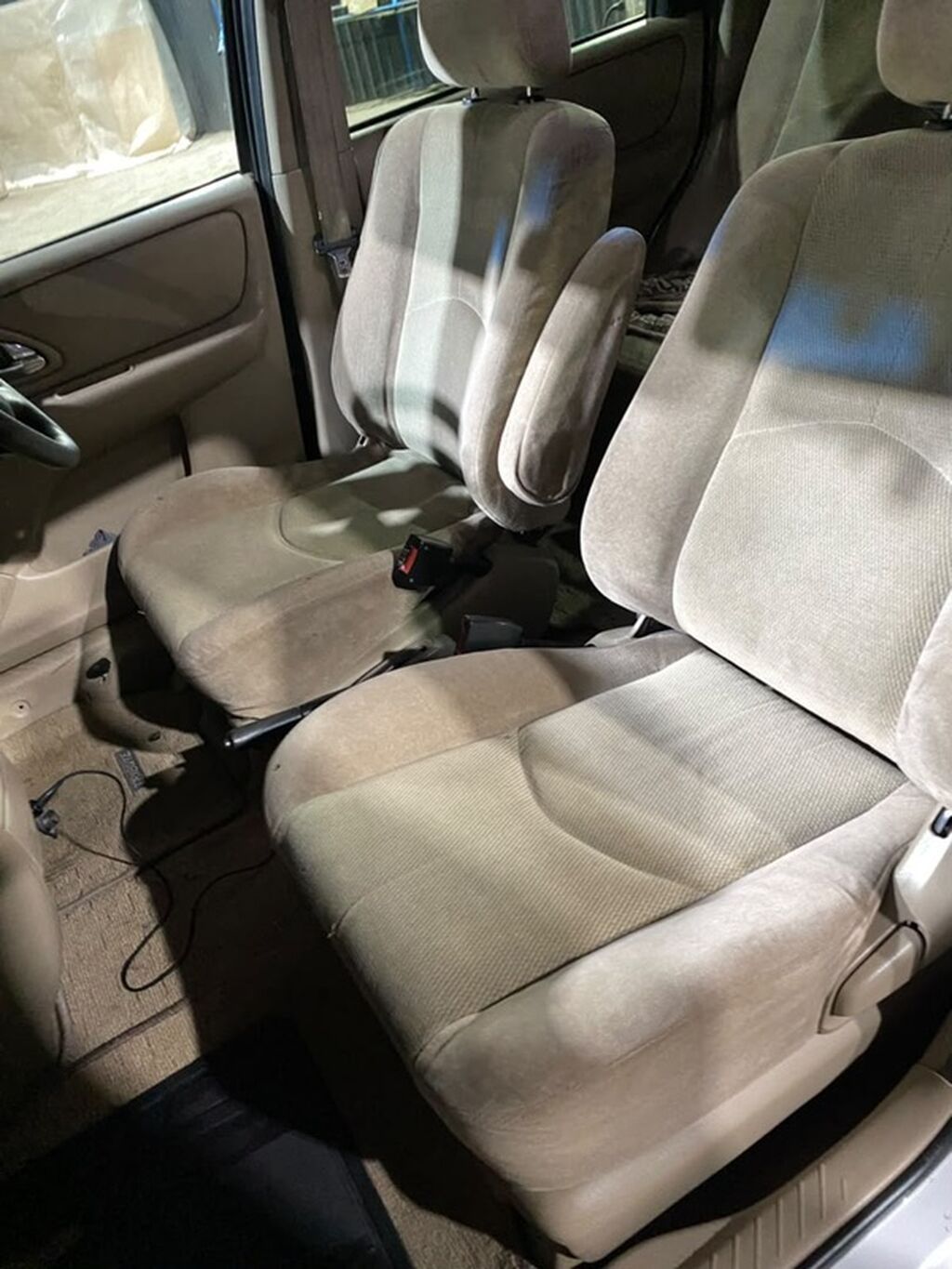 Mazda Tribute: 2001 г., 2 л, Автомат, Газ, Кроссовер: фото 8