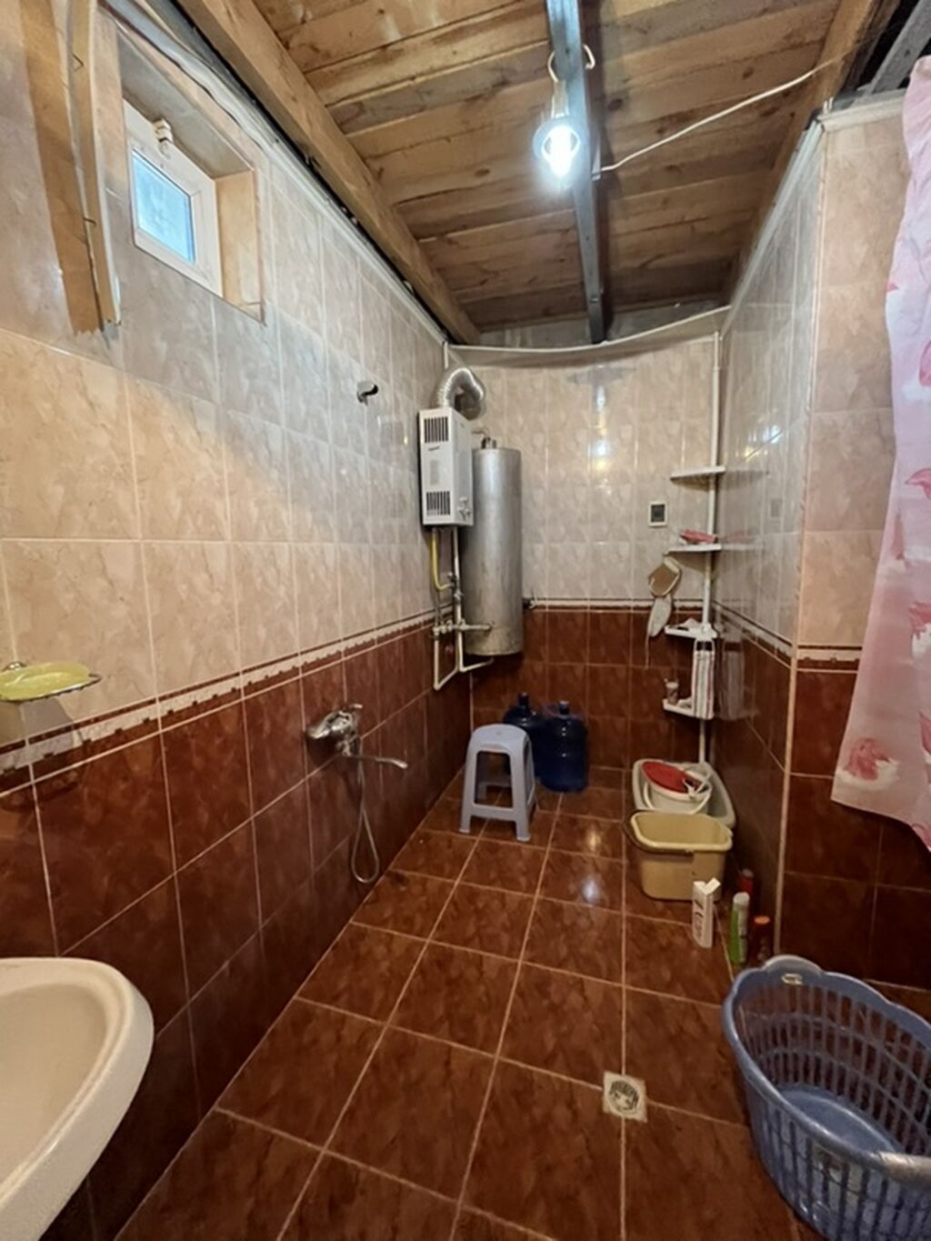 Saray 7 otaqlı, 260 kv. m, Orta təmir