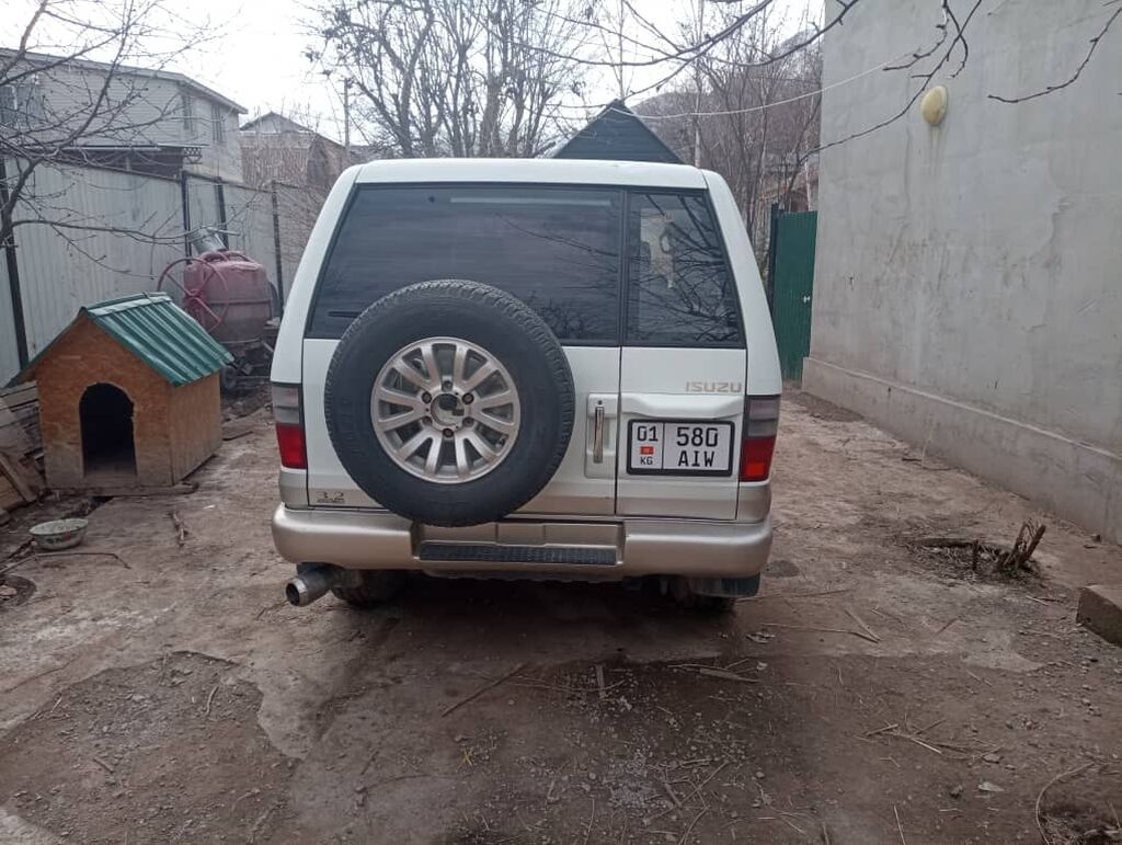 Isuzu Trooper: 2002 г., 3.2 л, Автомат, Газ, Внедорожник: фото 3