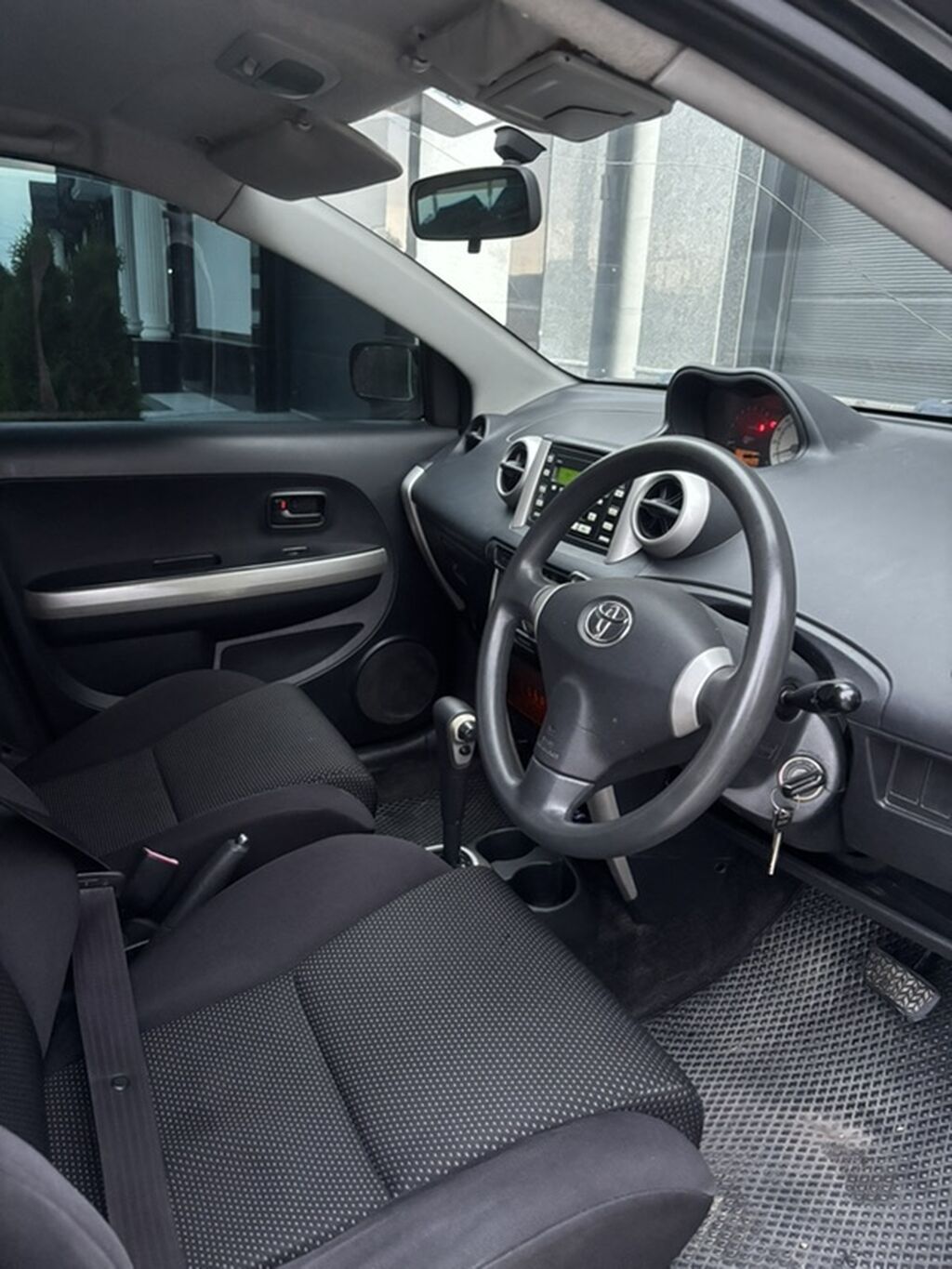 Toyota Ist: 2003 г., 1.3 л, Автомат, Бензин, Хэтчбэк: фото 7