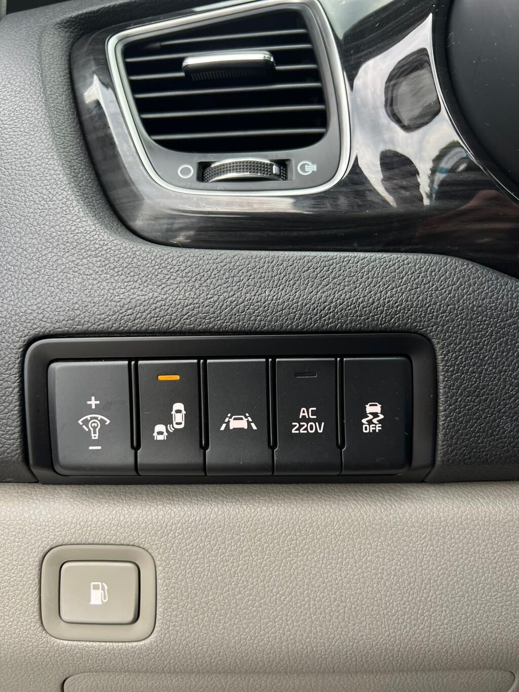 Kia Carnival: 2019 г., 2.2 л, Автомат, Дизель, Минивэн — фото 6