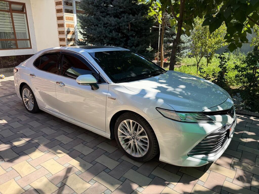 Toyota Camry: 2018 г., 2.5 л, Вариатор, Гибрид, Седан: фото 2