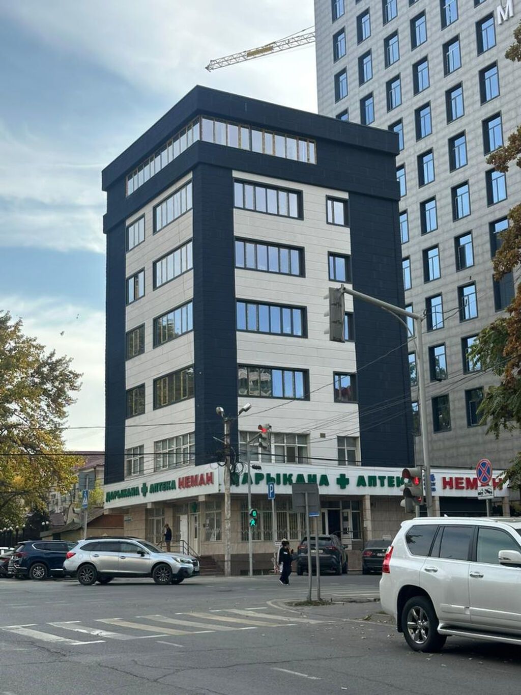 Аренда офисов, 120 м², В бизнес центре, 1 линия