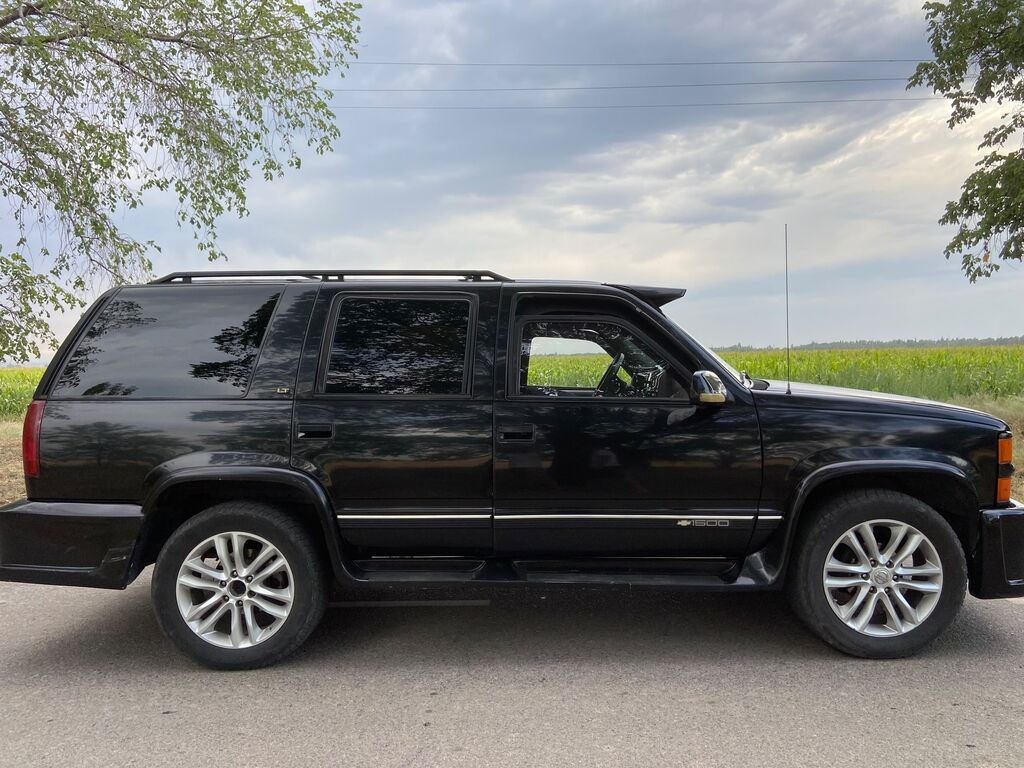 Chevrolet Tahoe: 1997 г., 5.7 л, Автомат, Газ, Внедорожник: фото 3