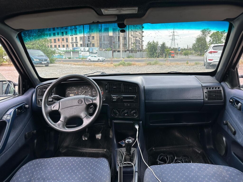 Volkswagen Passat: 1995 г., 1.8 л, Механика: фото 3