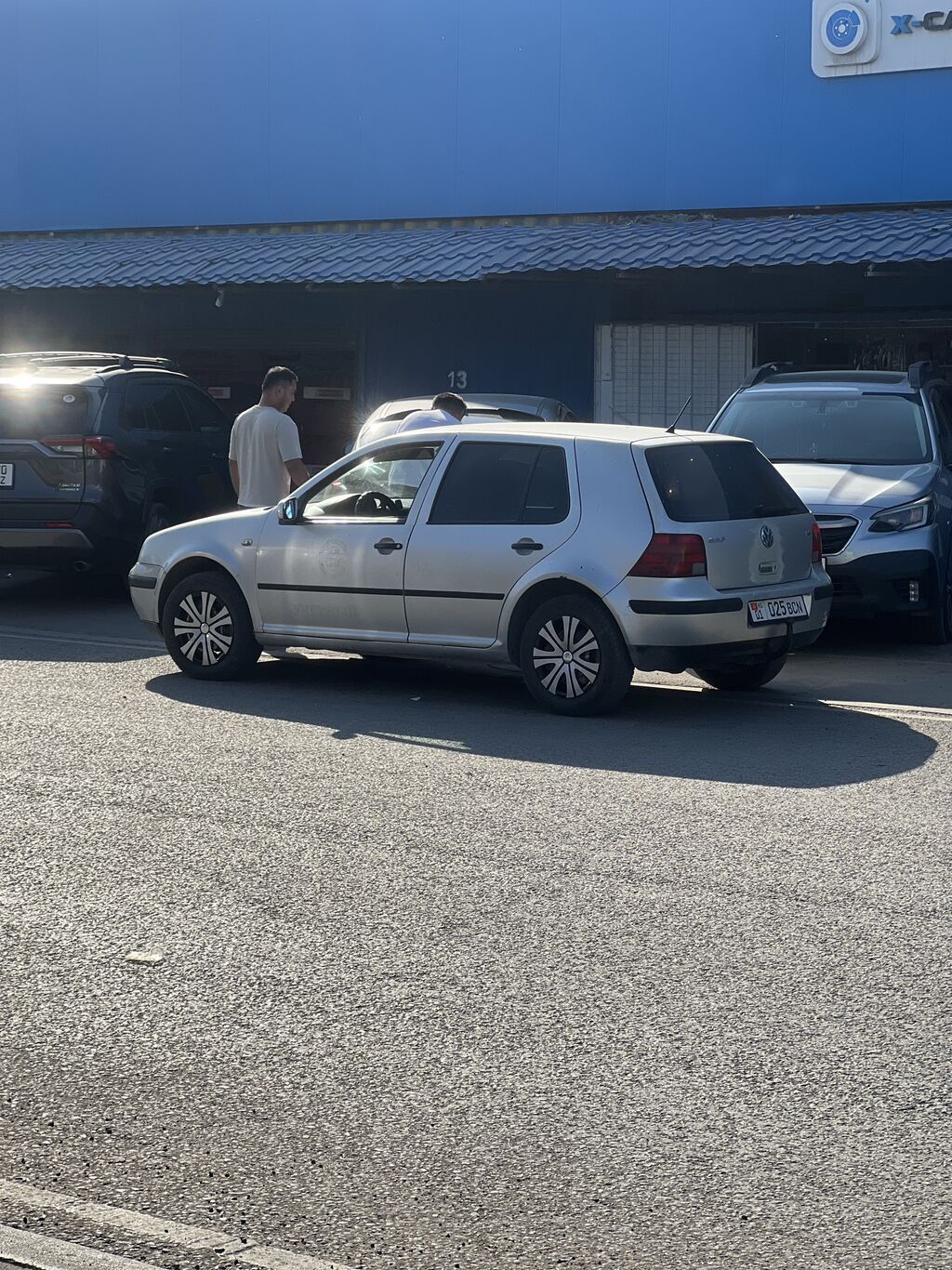 Volkswagen Golf: 2001 г., 1.6 л, Механика, Бензин, Хэтчбэк