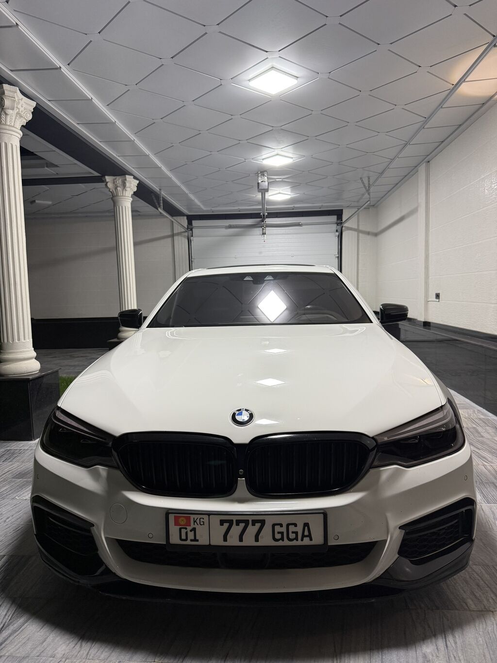 BMW — кожаный салон с расширенной подсветкой и комфортными сиденьями: фото 5