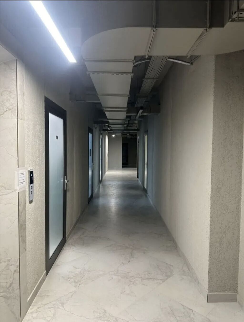 Аренда офисов, 26 м², В бизнес центре, С отдельным входом — фото 3