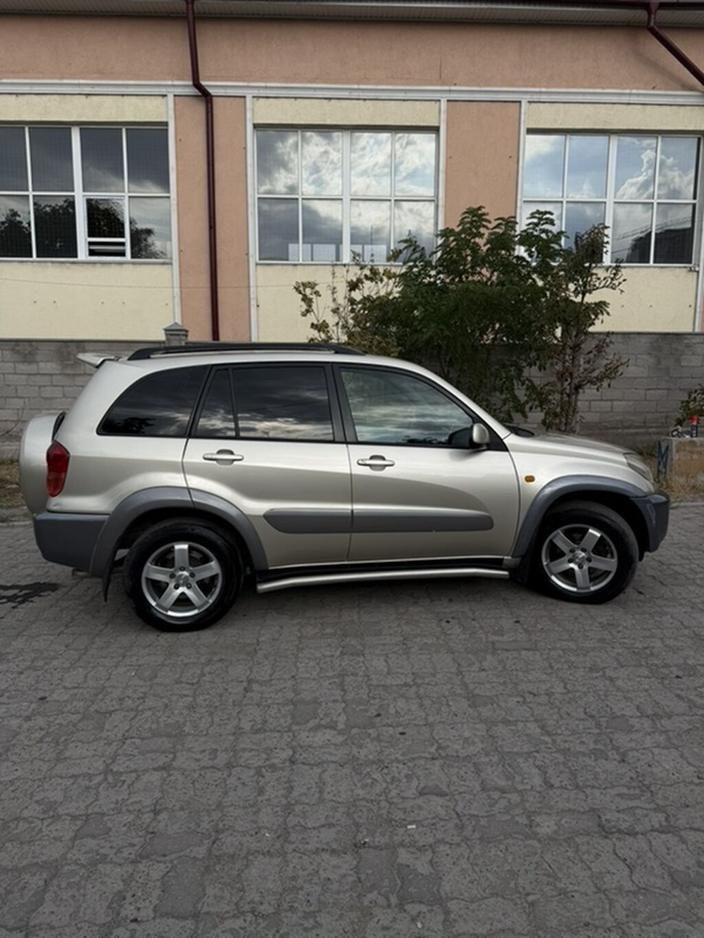 Toyota RAV4: 2002 г., 2 л, Автомат, Бензин, Внедорожник: фото 2