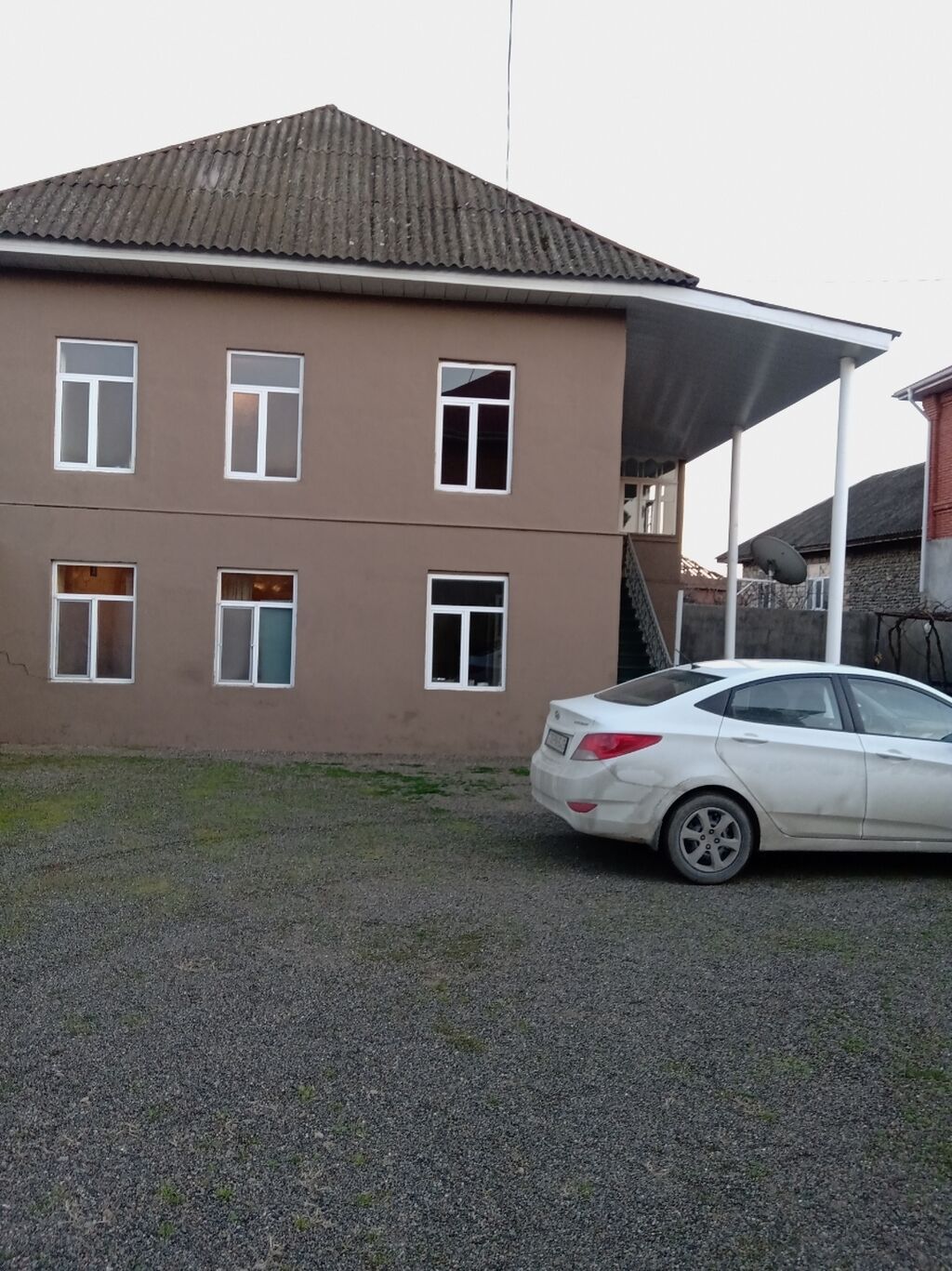4 otaqlı, 200 kv. m, Yeni təmirli