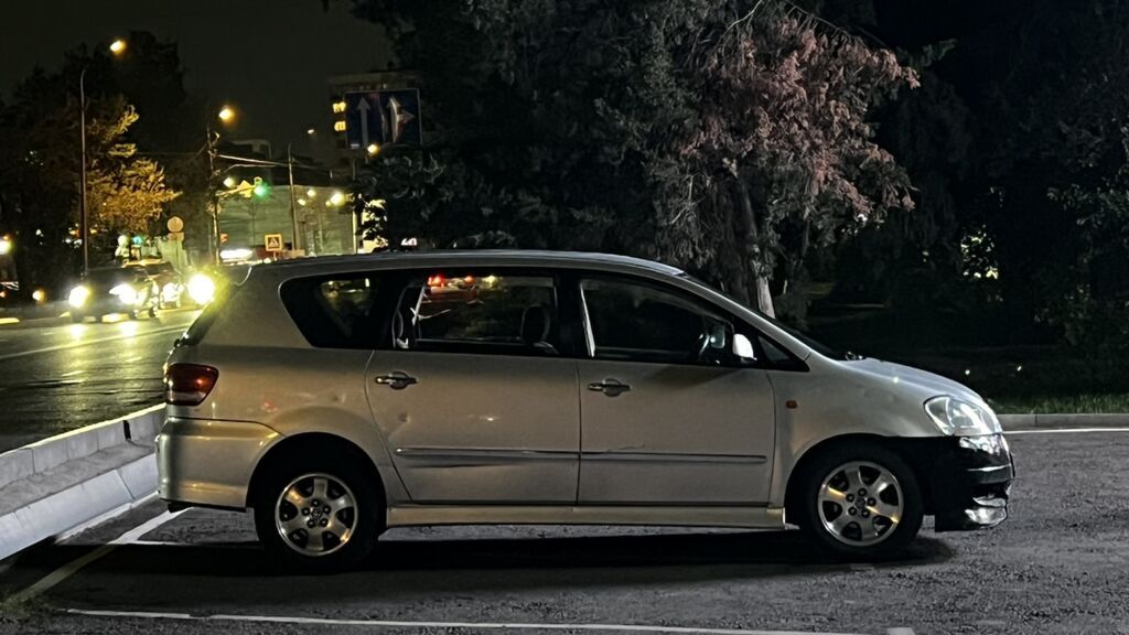 Toyota Ipsum: 2003 г., 2.4 л, Автомат, Бензин, Минивэн: фото 3