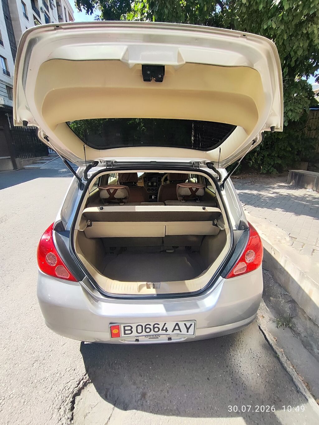 Nissan Tiida: 2005 г., 1.5 л, Вариатор, Бензин, Хэтчбэк: фото 6