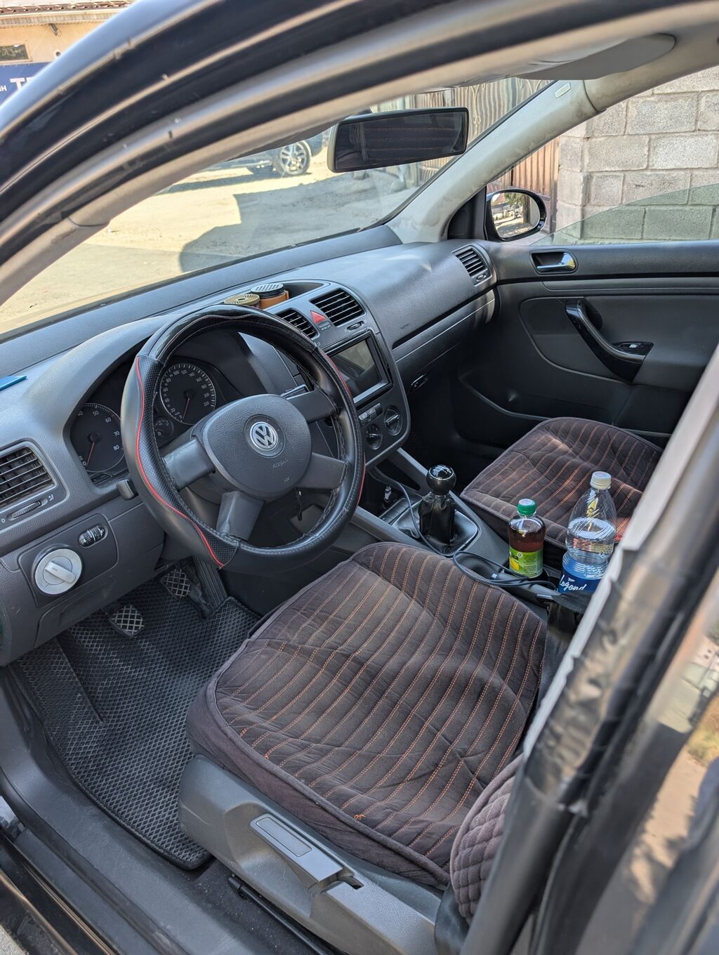 Volkswagen Golf V: 2004 г., 1.6 л, Механика, Бензин, Хэтчбэк: фото 5