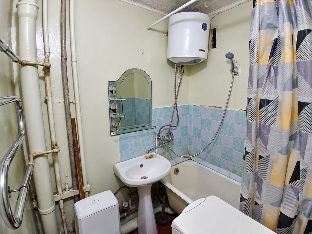 2 комнаты, 44 м², 8 мкр 104 серия, 2 этаж, Старый ремонт: фото 2