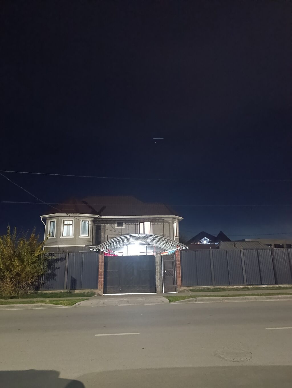 Срочно продается двухэтажный дом с подвалом и баней. Уютный дом в