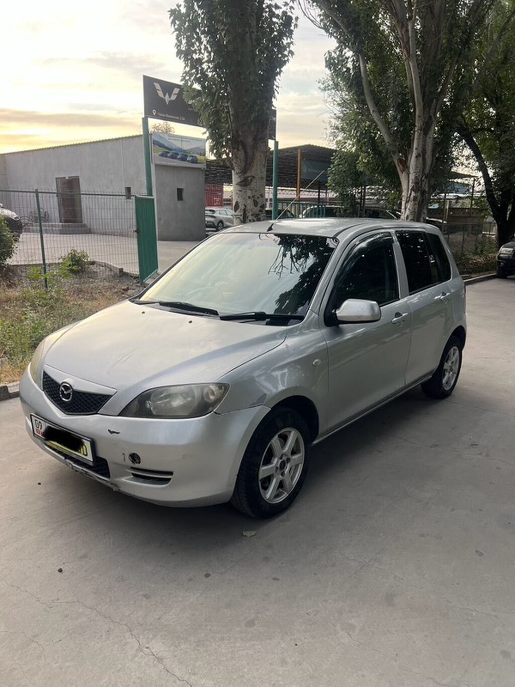 Mazda Demio: 2004 г., 1.3 л, Автомат, Бензин, Хэтчбэк: фото 4