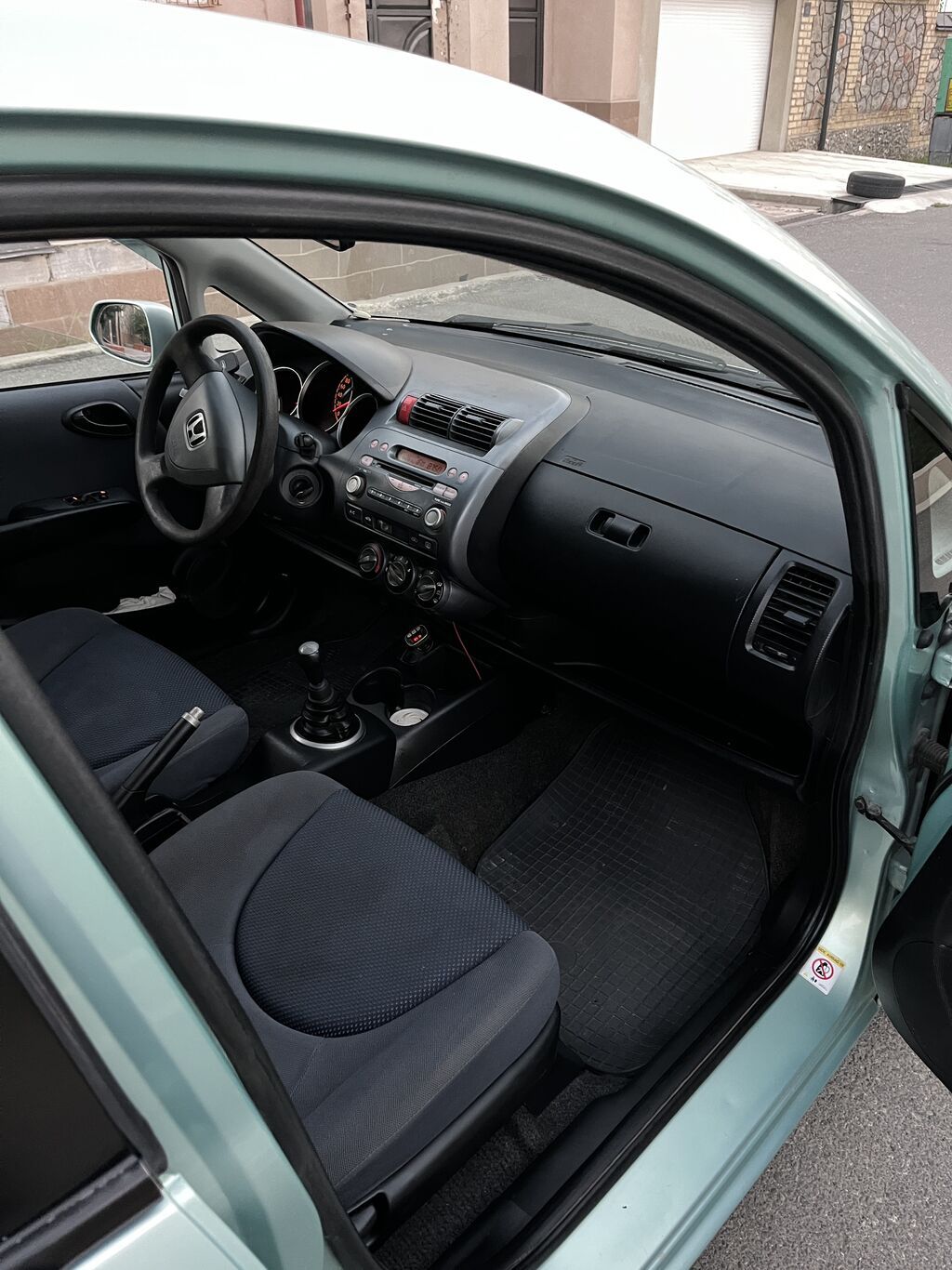 Honda Jazz: 2002 г., 1.4 л, Механика, Бензин, Хэтчбэк: фото 6