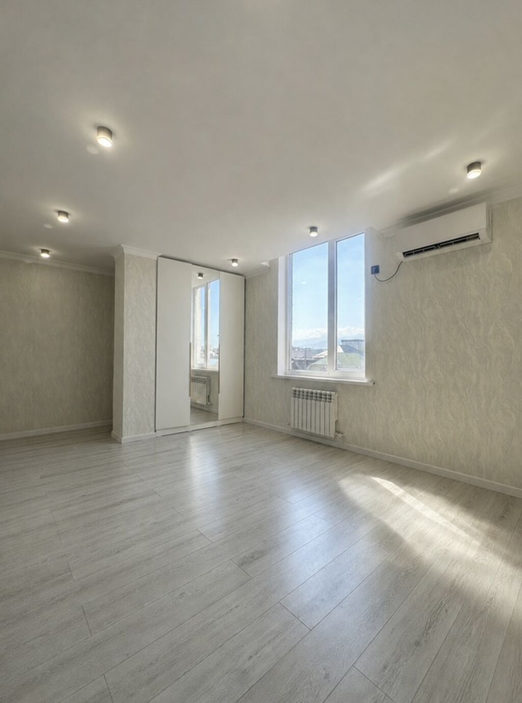 2 комнаты, 56 м², Индивидуалка, 3 этаж, Свежий ремонт: фото 2