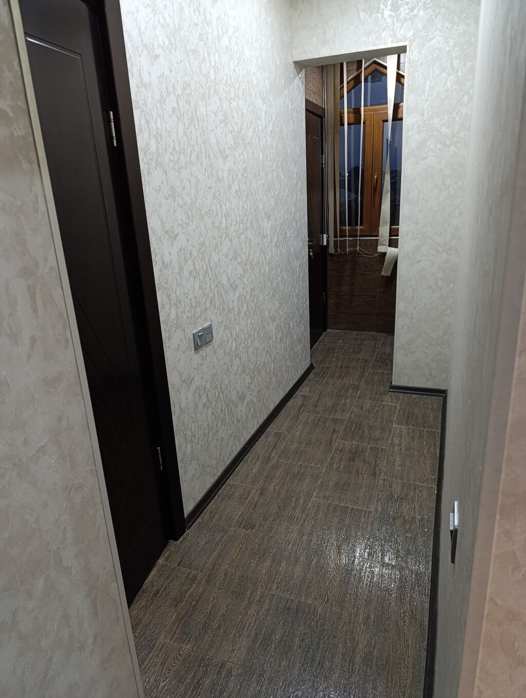 Mənzil yeni Gəncədə Natarusun yanında yerləşir. Mənzildə bütün