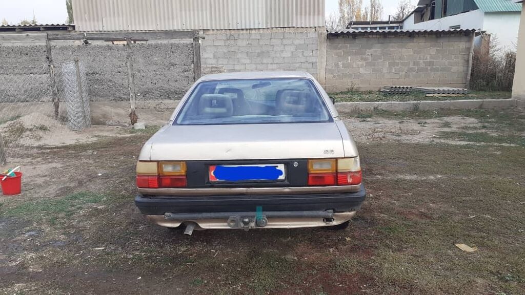 Audi 100: 1987 г., 2.3 л, Механика, Бензин, Седан: фото 3