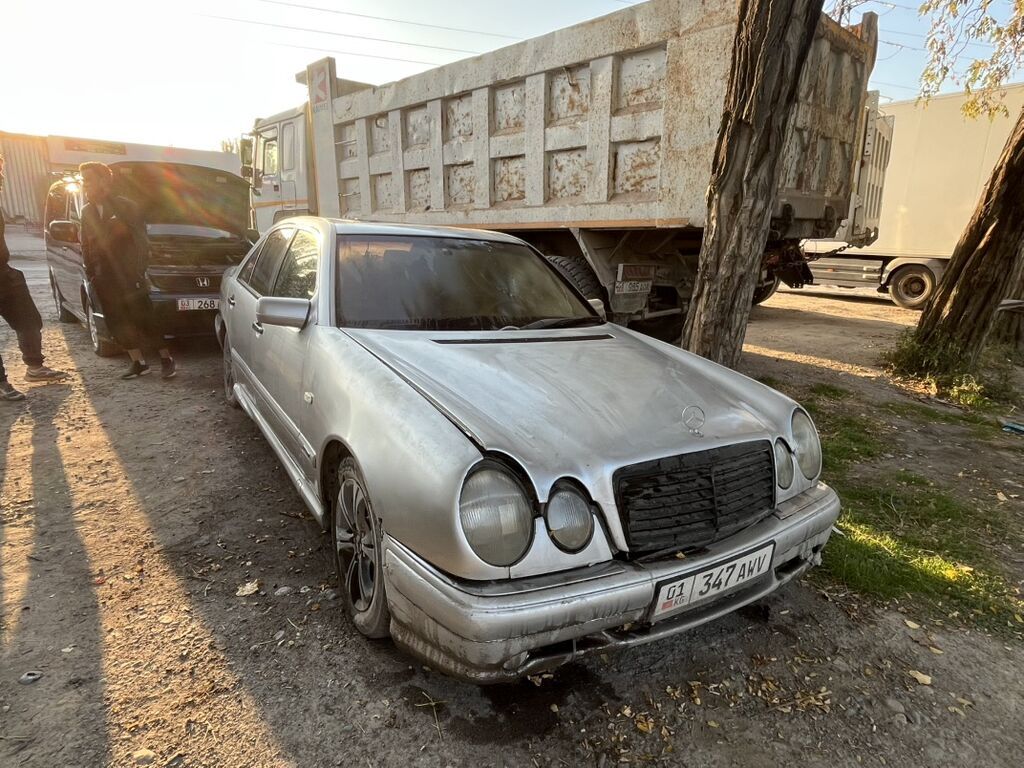 Mercedes-Benz E-Class: 1995 г., 2.3 л, Автомат, Бензин, Седан: фото 3