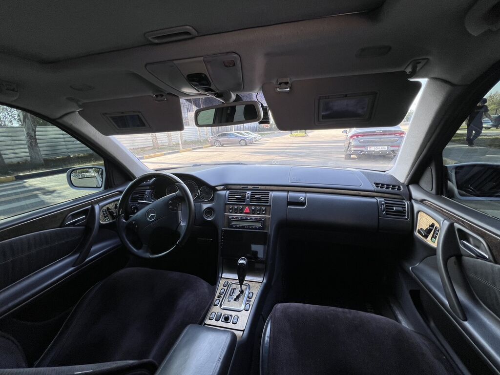 Mercedes-Benz E-Class: 2002 г., 3.2 л, Бензин, Седан: фото 7