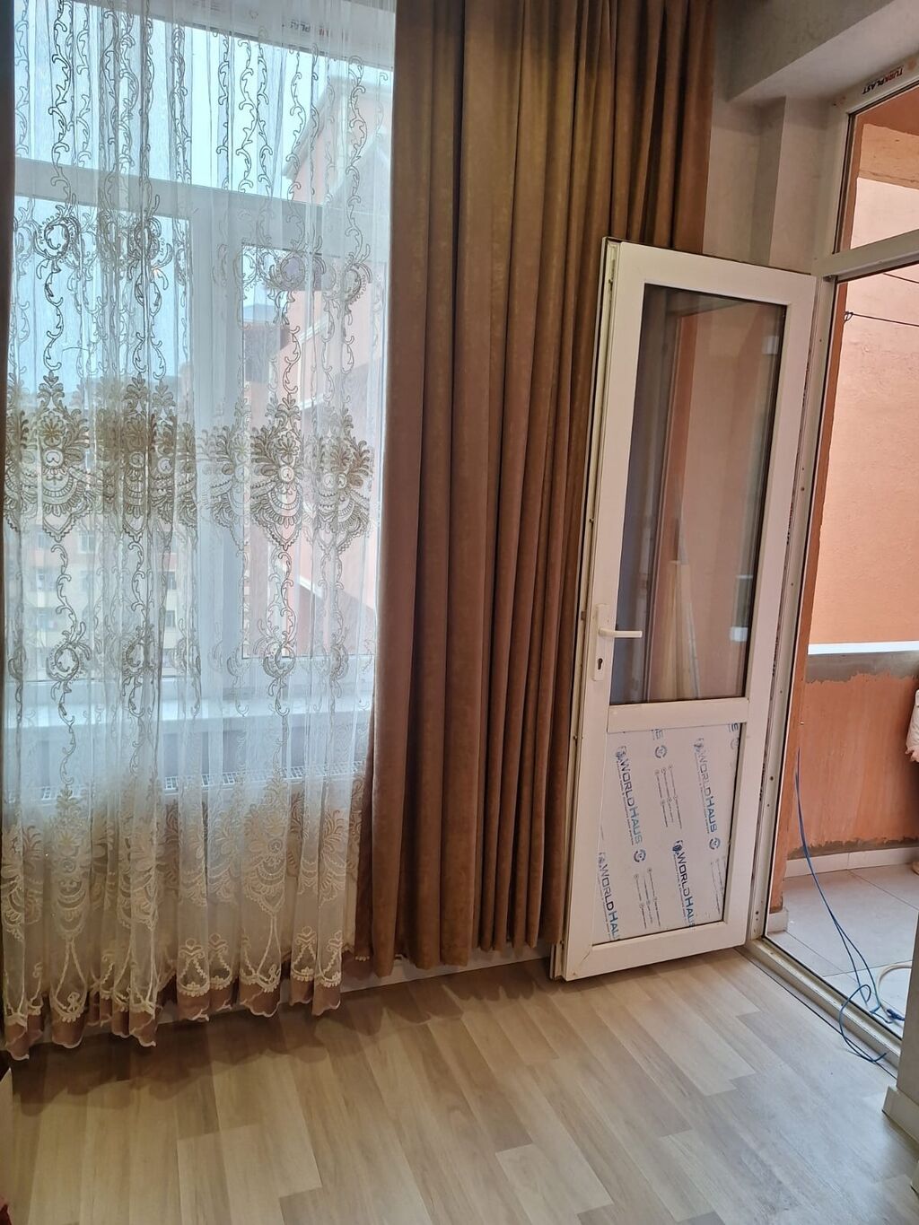 Saray Jasminde 9/8 mərt, 2 otağlı əşyalı studya menzil aylığı