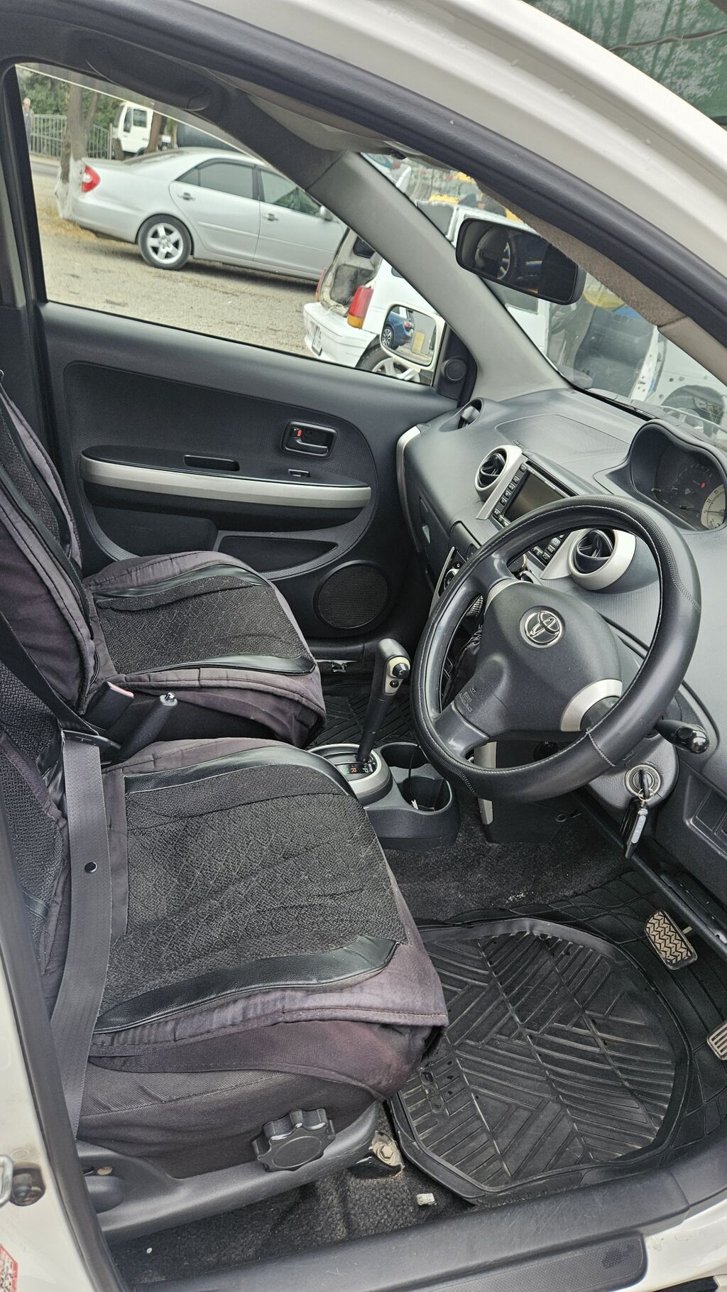Toyota Ist: 2003 г., 1.3 л, Автомат, Бензин, Хэтчбэк: фото 7