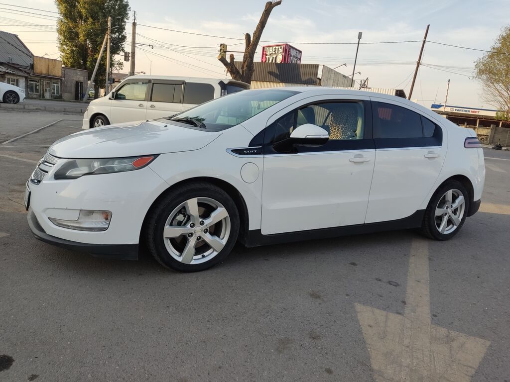 Chevrolet Volt: 2013 г., 1.4 л, Вариатор, Гибрид, Хэтчбэк: фото 2