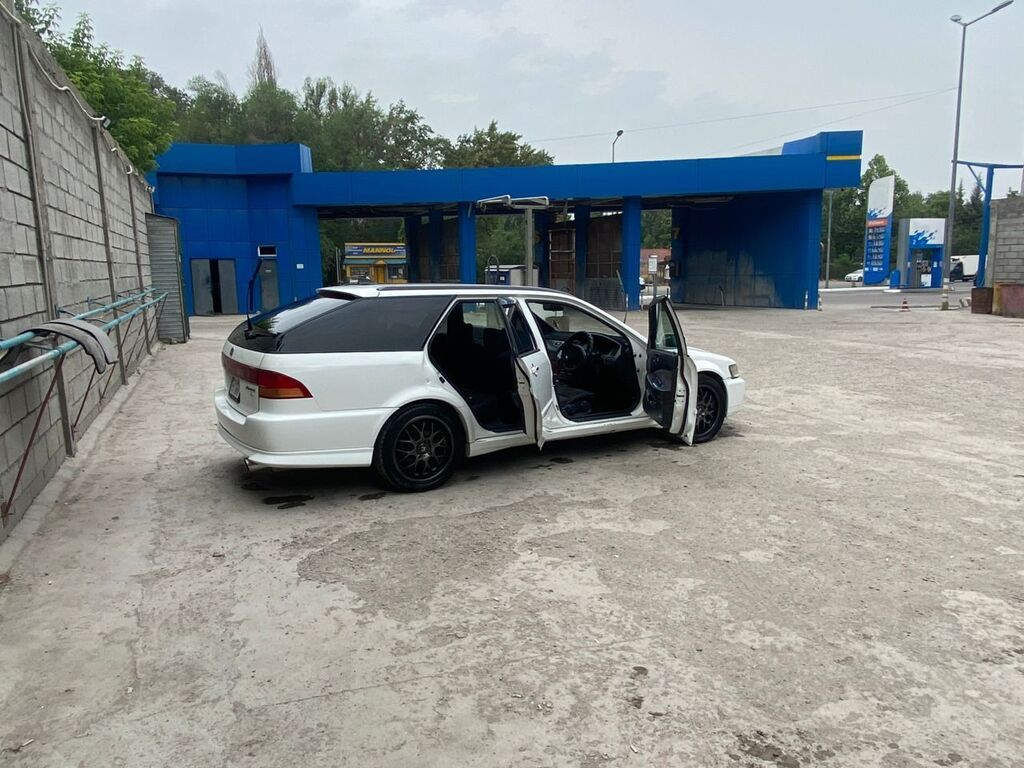 Honda Accord: 2000 г., 2.3 л, Автомат, Бензин, Универсал: фото 1