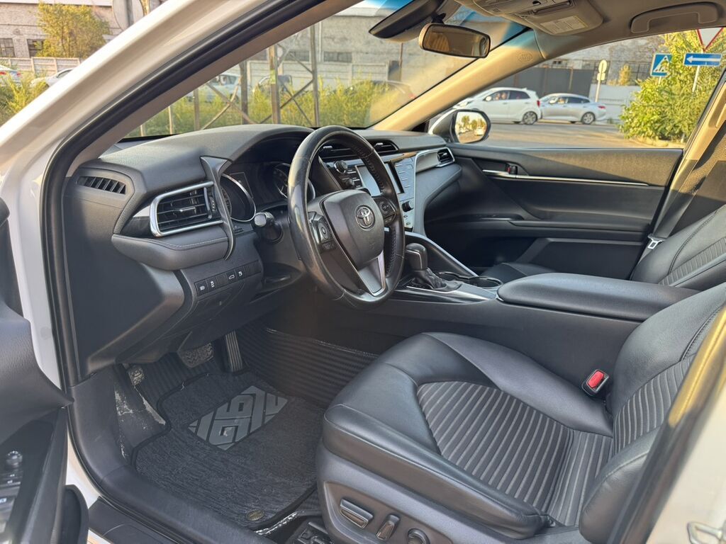Toyota Camry: 2018 г., 2.5 л, Автомат, Бензин, Седан: фото 5