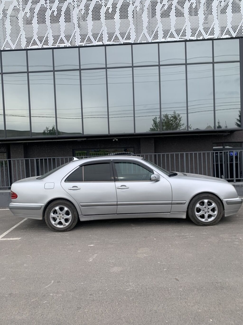 Mercedes-Benz E-Class: 2002 г., 2 л, Автомат, Газ, Седан: фото 2