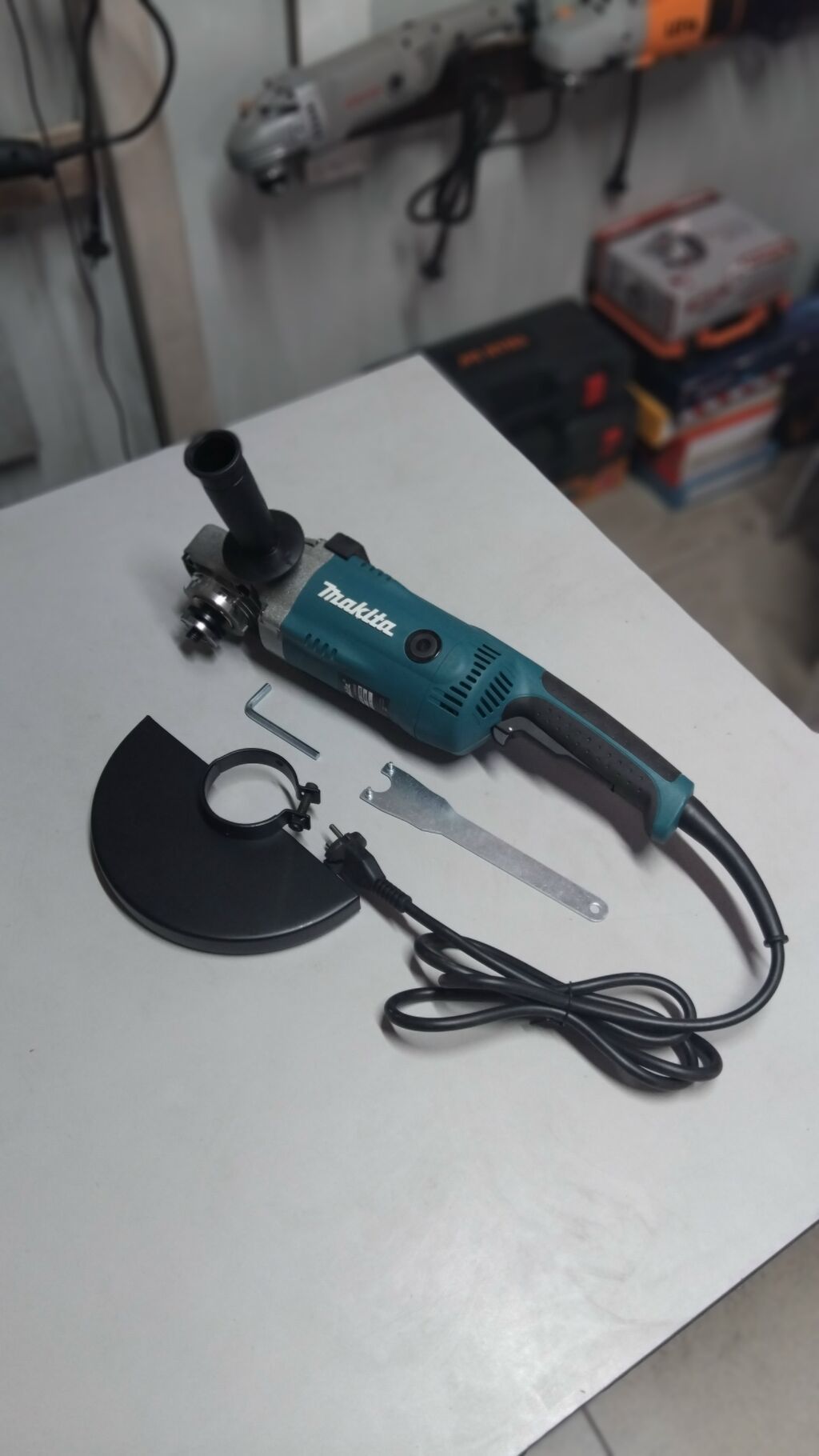 Новый, От электросети, Makita, 230 мм, 2200 Вт, 6600 об/мин — фото 2