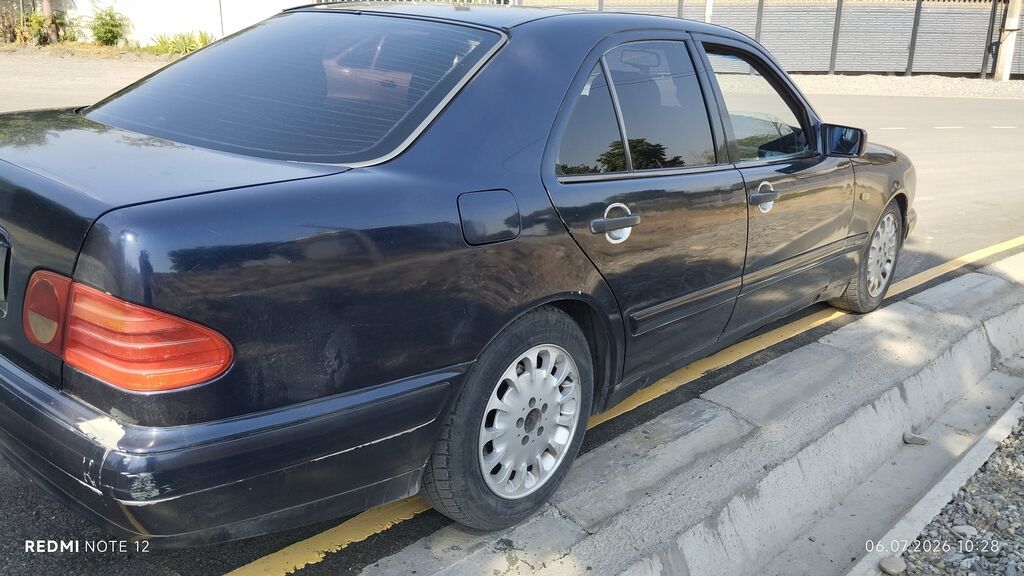 Mercedes-Benz E-Class: 1997 г., 2 л, Механика, Бензин, Седан — фото 3