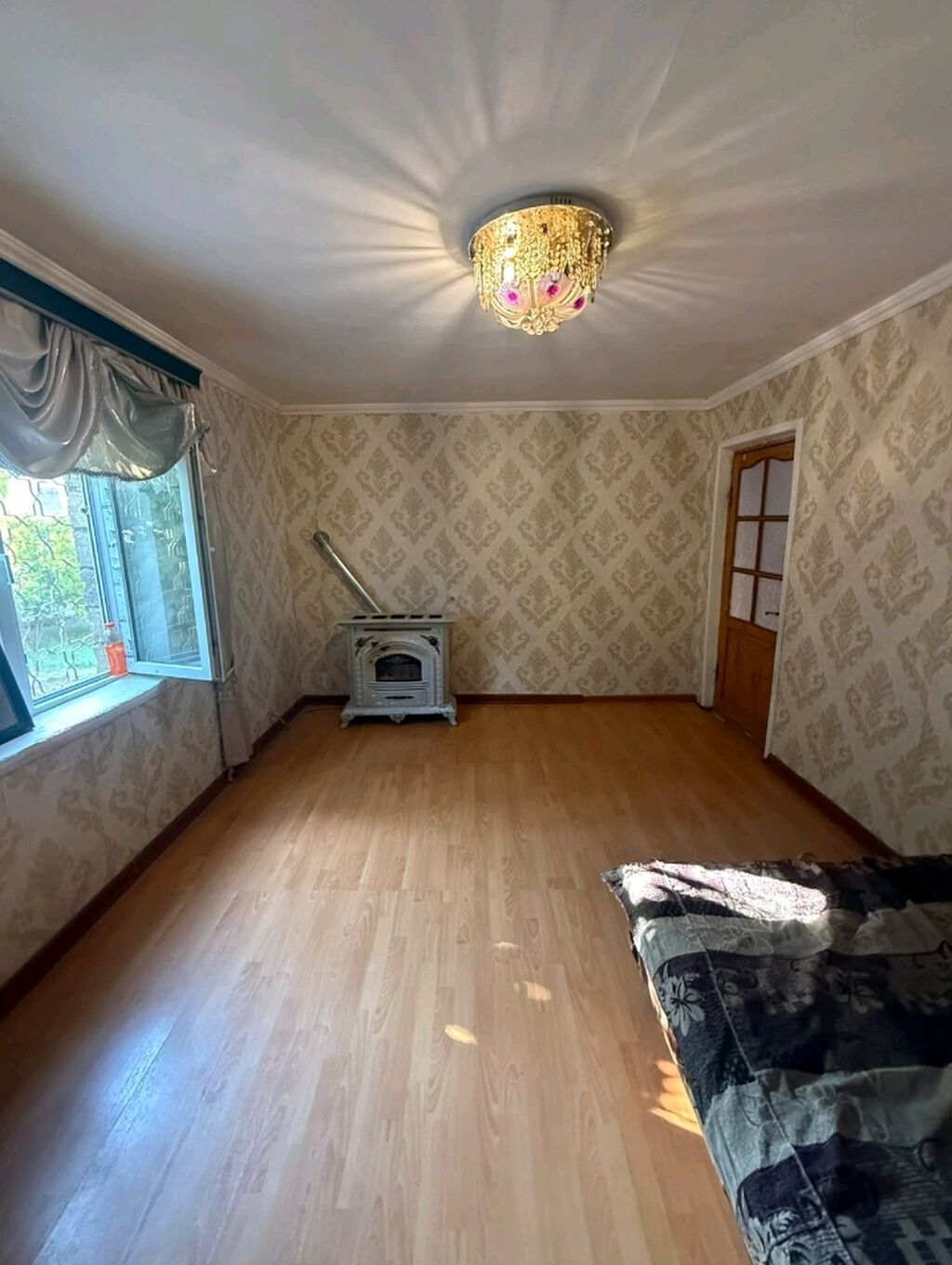 68 kv. m, 3 otaqlı, Telefon, Qaz, Kombi
