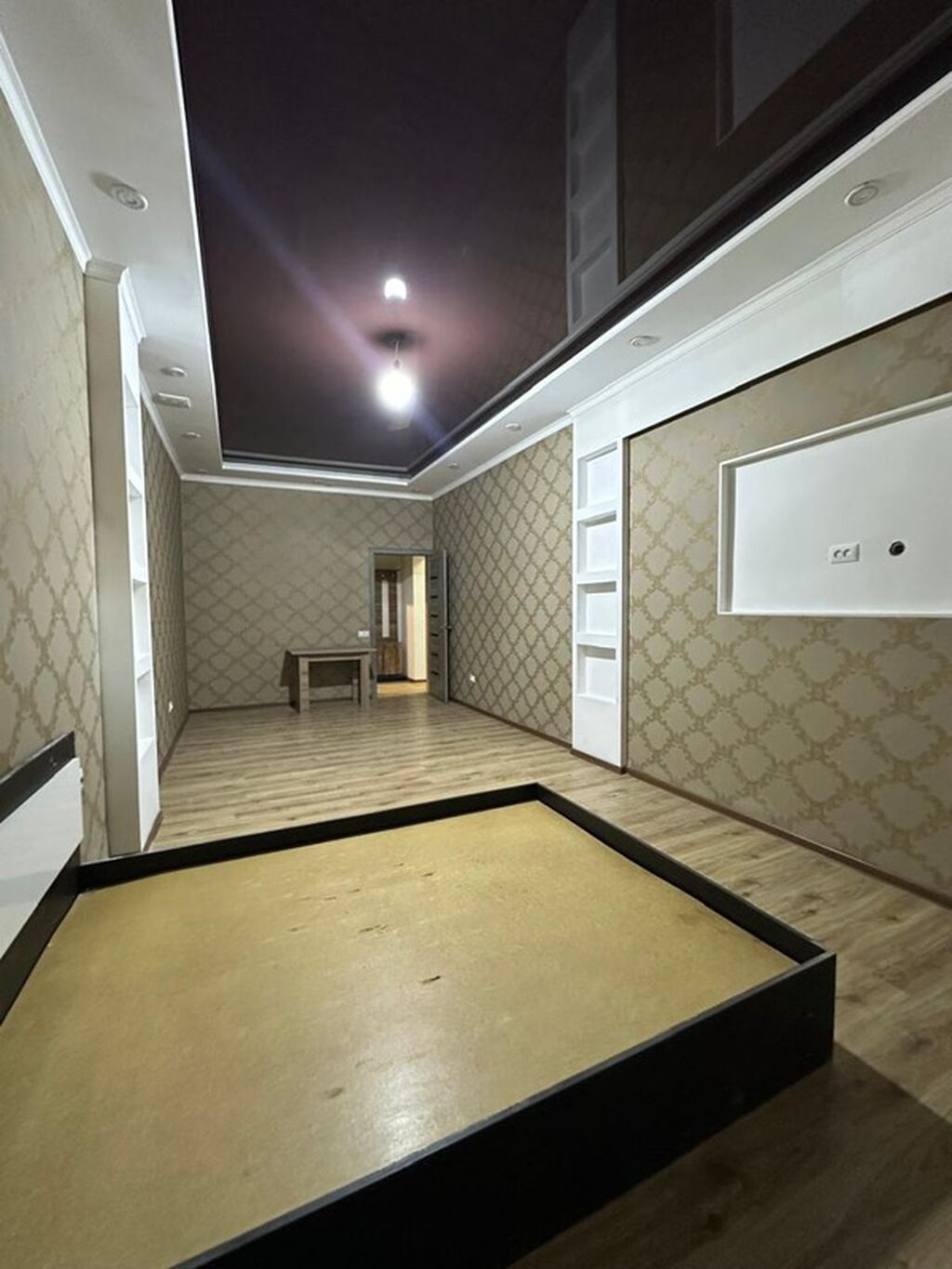 950$ за кв/м Комната-студия с ремонтом - Просторное прямоугольное: фото 2