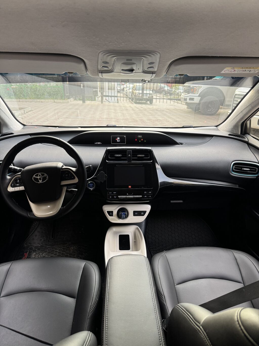 Toyota Prius: 2017 г., 1.8 л, Вариатор, Гибрид, Седан: фото 8