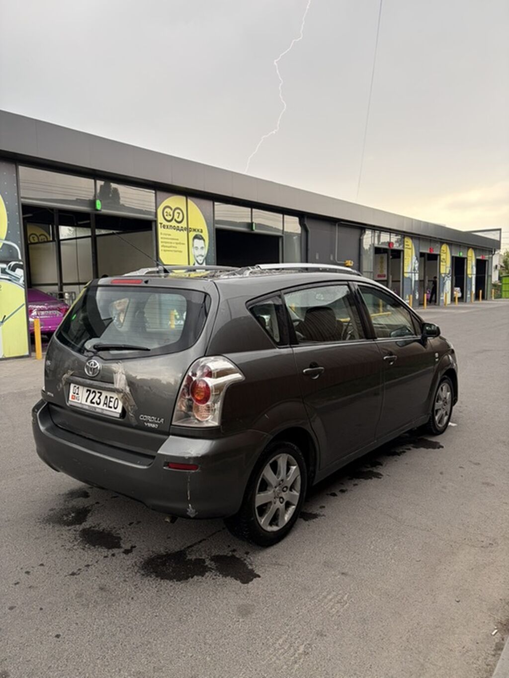 Toyota Corolla Verso: 2004 г., 1.8 л, Механика, Бензин, Минивэн — фото 3